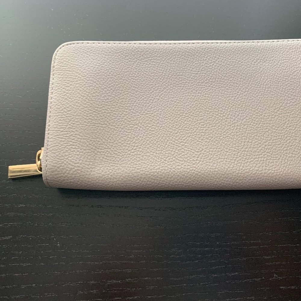 DISCOUNT SHIPPING: Target Zip-Up Clutch